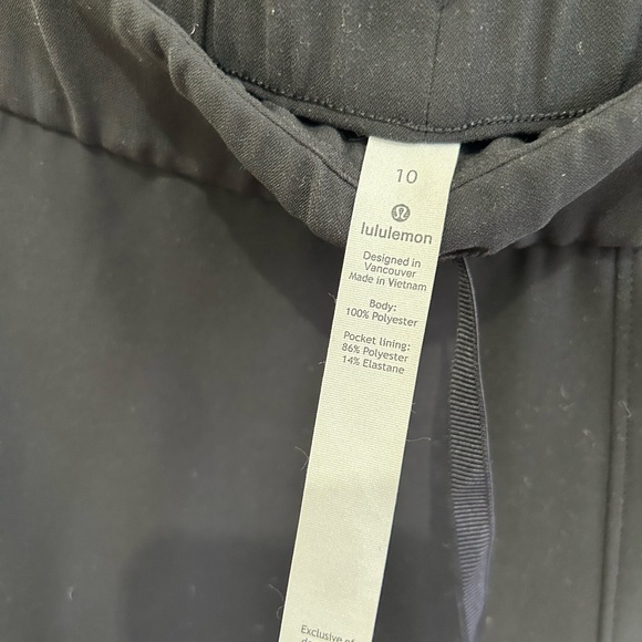 Lululemon wide leg high waisted crop - Picture 2 of 3